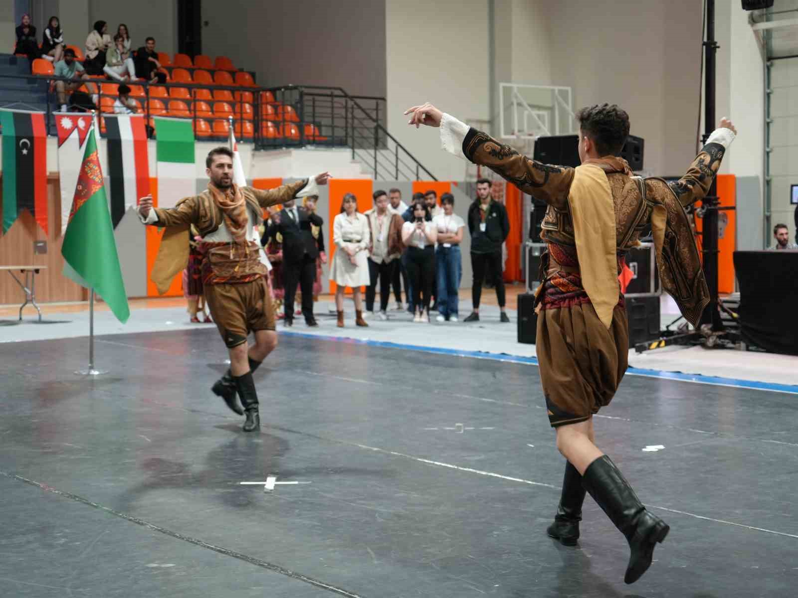 Kastamonu Üniversitesi’nde Bahar Şenlikleri’nde Can Kavalcı sahne aldı
