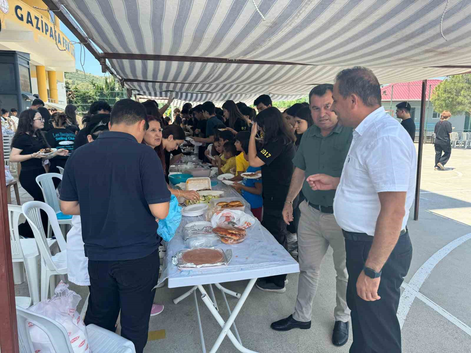 Gazipaşa Fen Lisesi’nde Hatay’a destek panayırı düzenlendi
