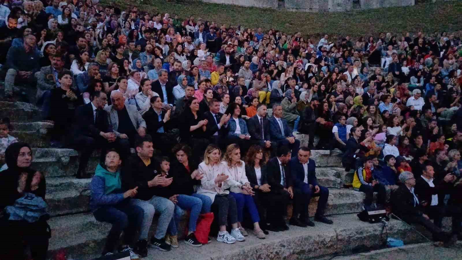 Antik kent, öğretmen korosu ile şenlendi
