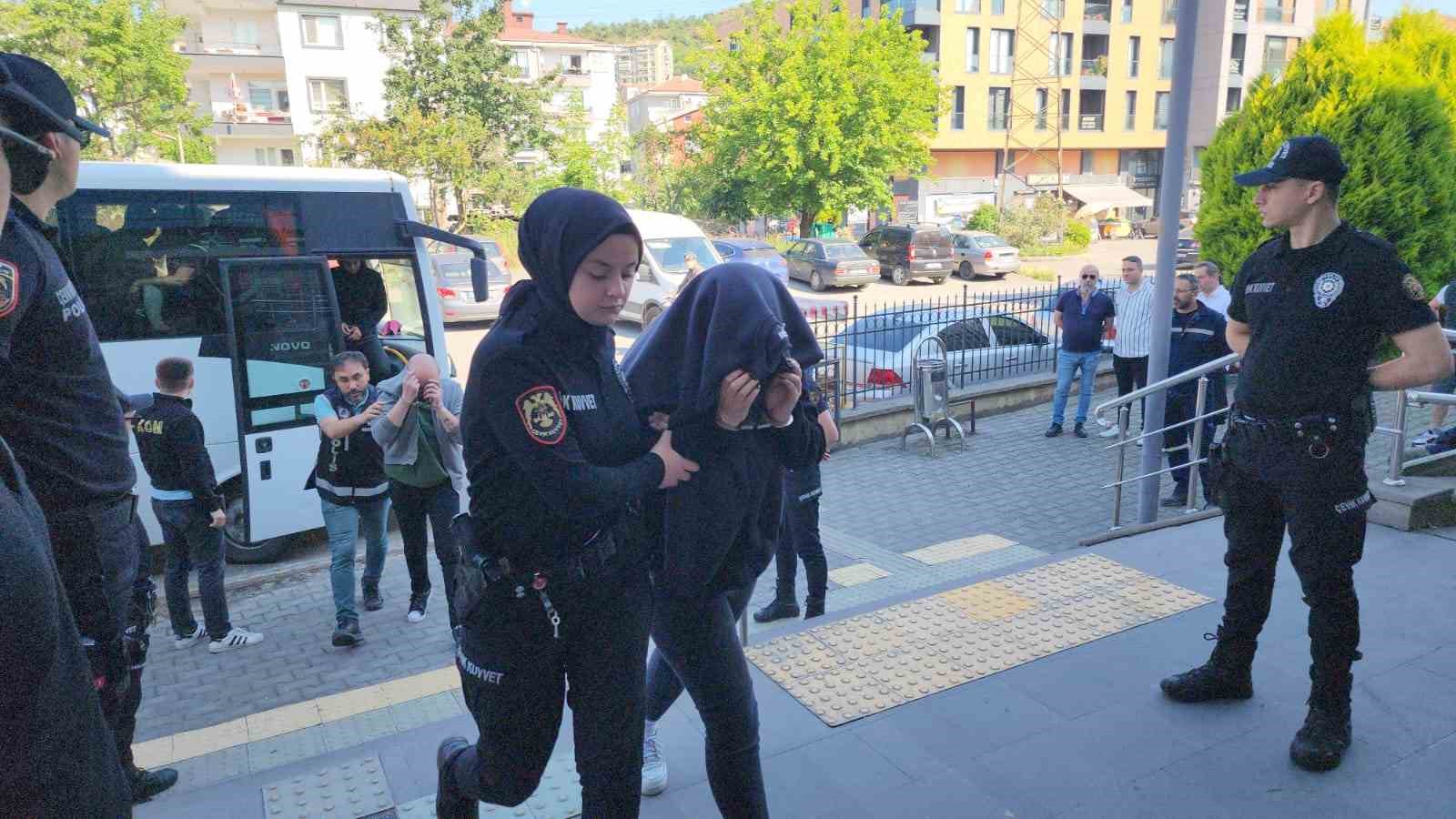 Zonguldak’ta dolandırıcılık operasyonu: 8 şüpheli adliyede
