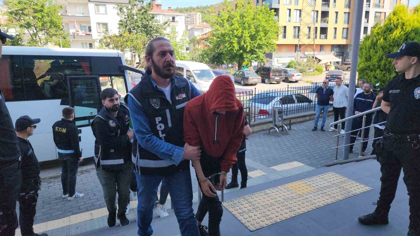 Zonguldak’ta dolandırıcılık operasyonu: 8 şüpheli adliyede
