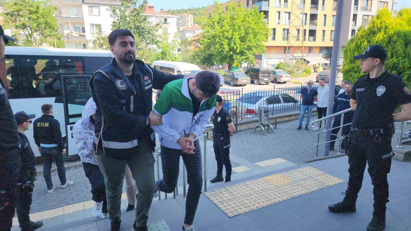 Zonguldak’ta dolandırıcılık operasyonu: 8 şüpheli adliyede
