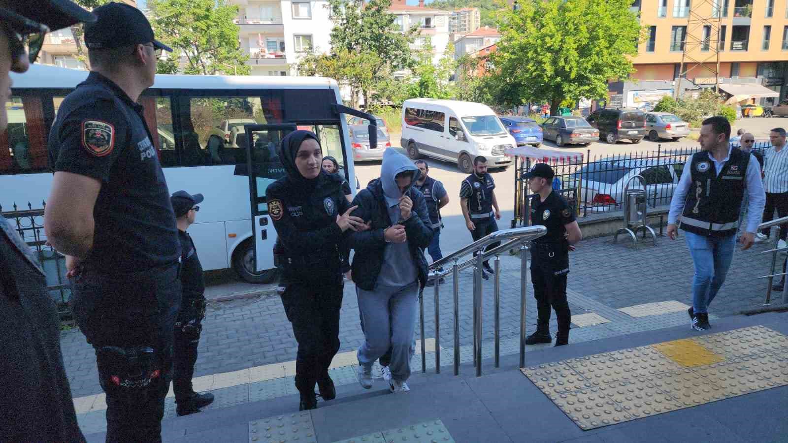 Zonguldak’ta dolandırıcılık operasyonu: 8 şüpheli adliyede
