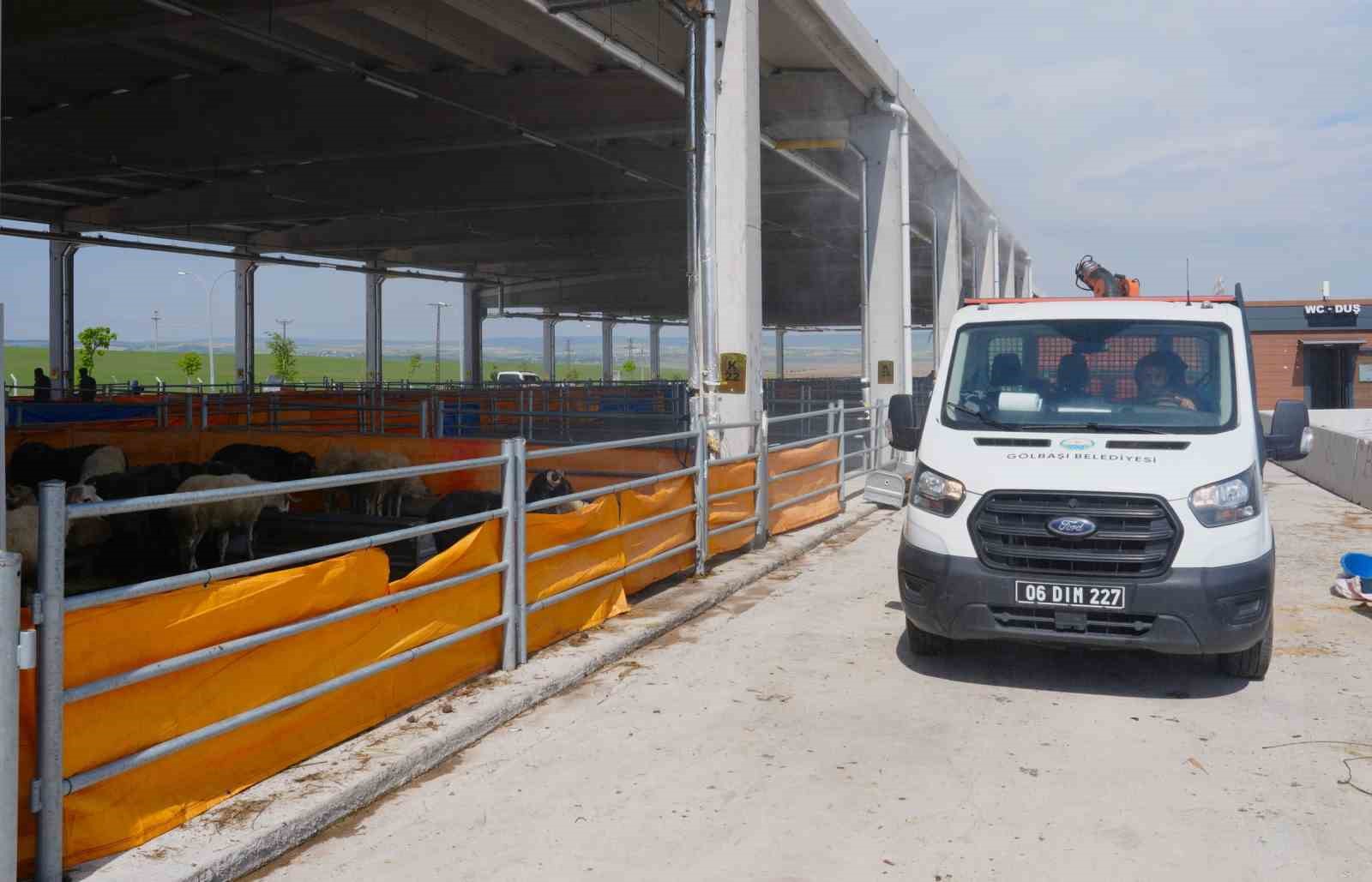 Gölbaşı Belediyesinden kurban satış ve kesim merkezlerinde ilaçlama
