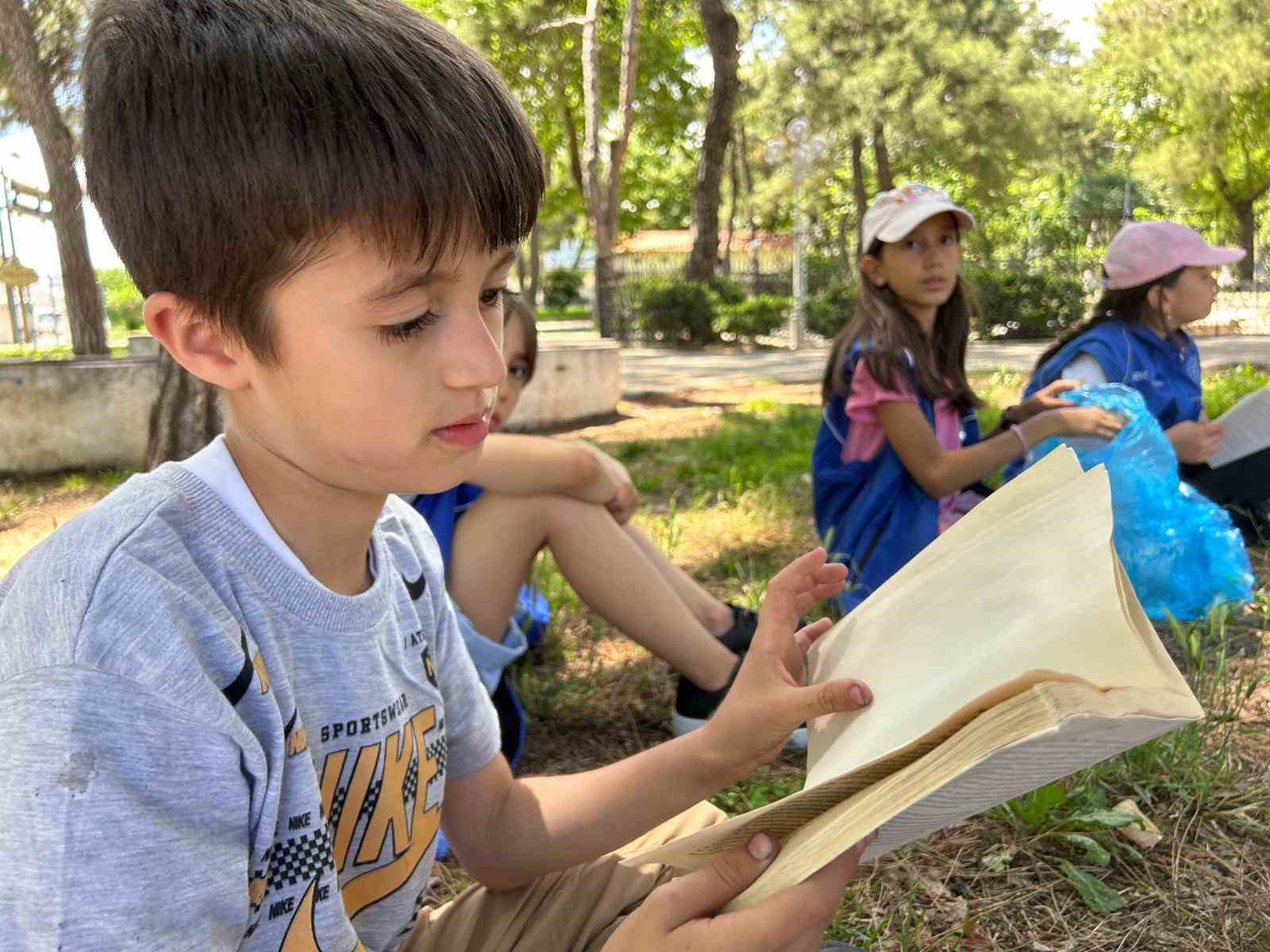 Muğla’da çocuklar doğada kitap okuyarak farkındalık oluşturdu
