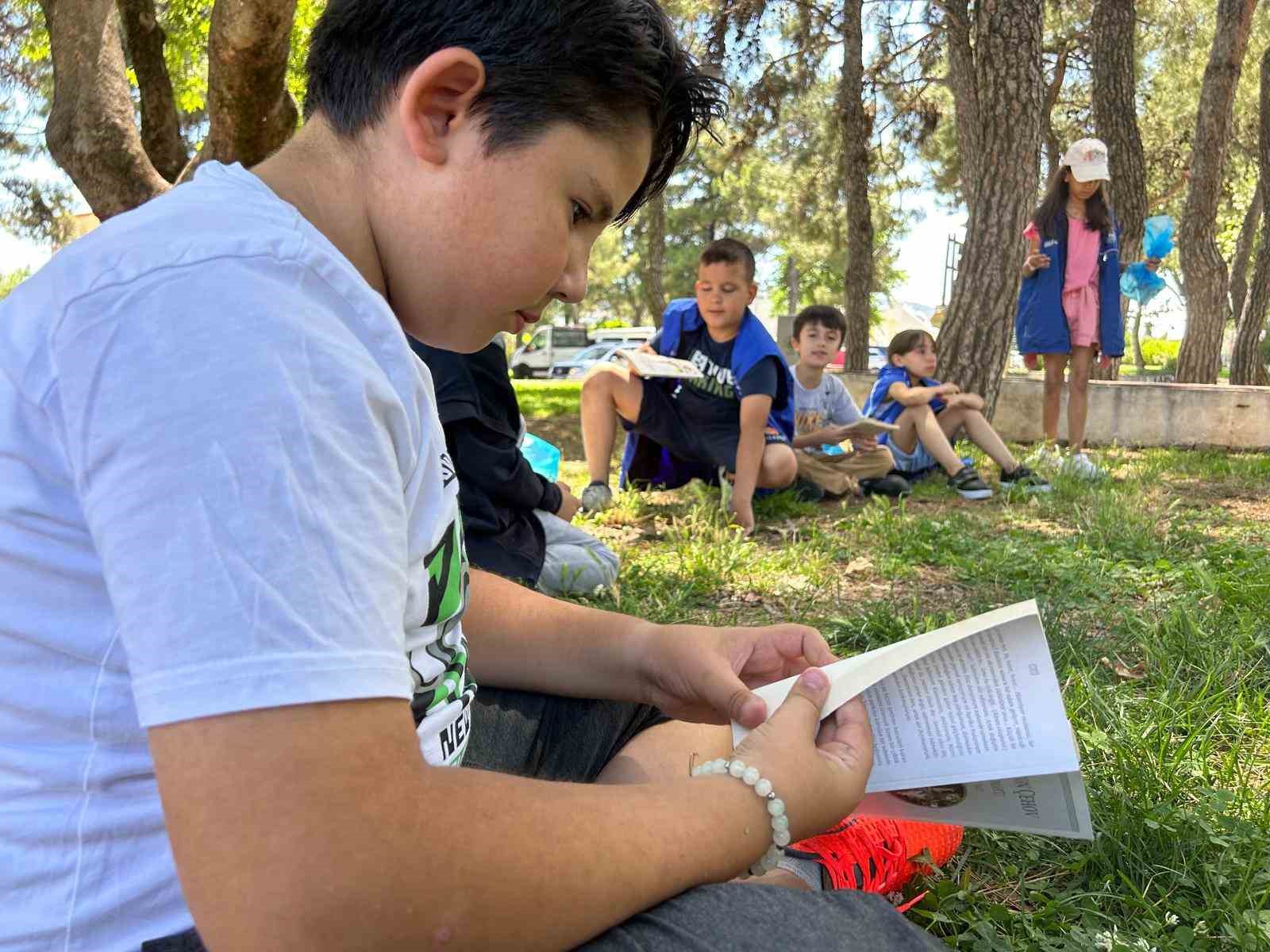 Muğla’da çocuklar doğada kitap okuyarak farkındalık oluşturdu
