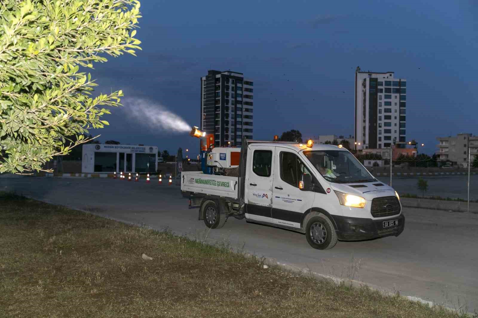 Mersin’de haşere ve larva gündüz, uçkun ilaçlaması ise gece yapılıyor
