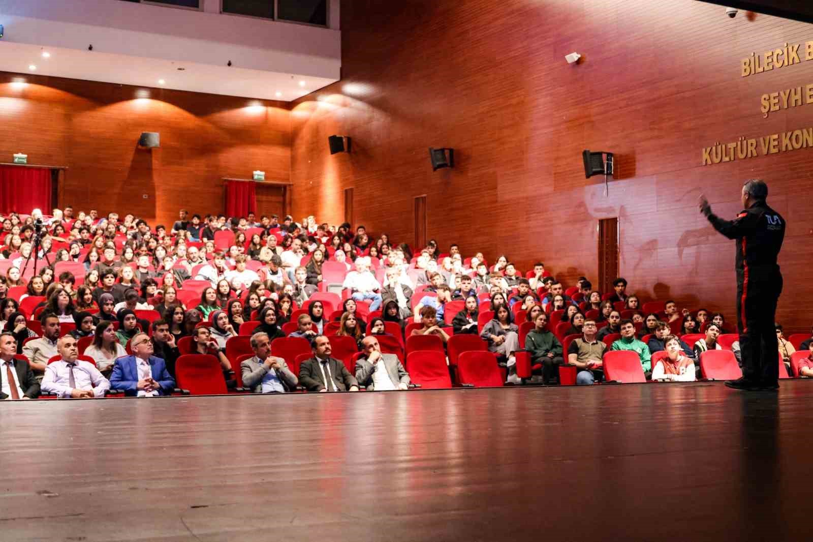 Türkiye’nin ilk Astronotu Alper Gezeravcı gençlere ilham oluyor
