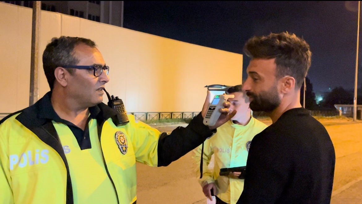 Böyle sabır sınavı görülmedi...Alkolmetreyi görünce dili tutuldu
