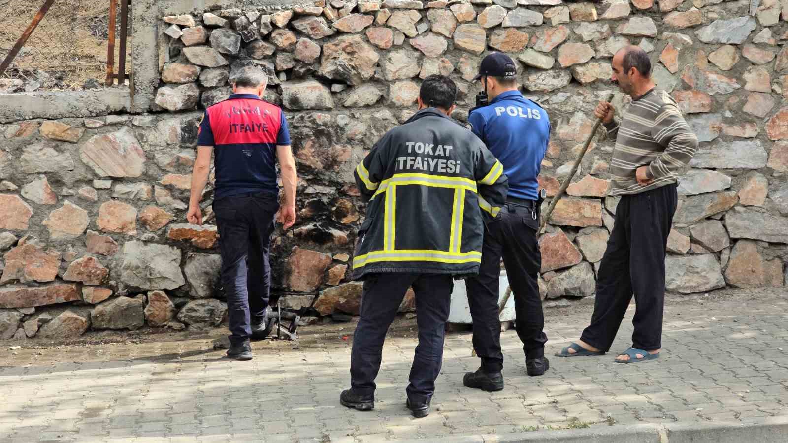 Tokat’ta çay içmek için yaktığı mutfak tüpü alev aldı
