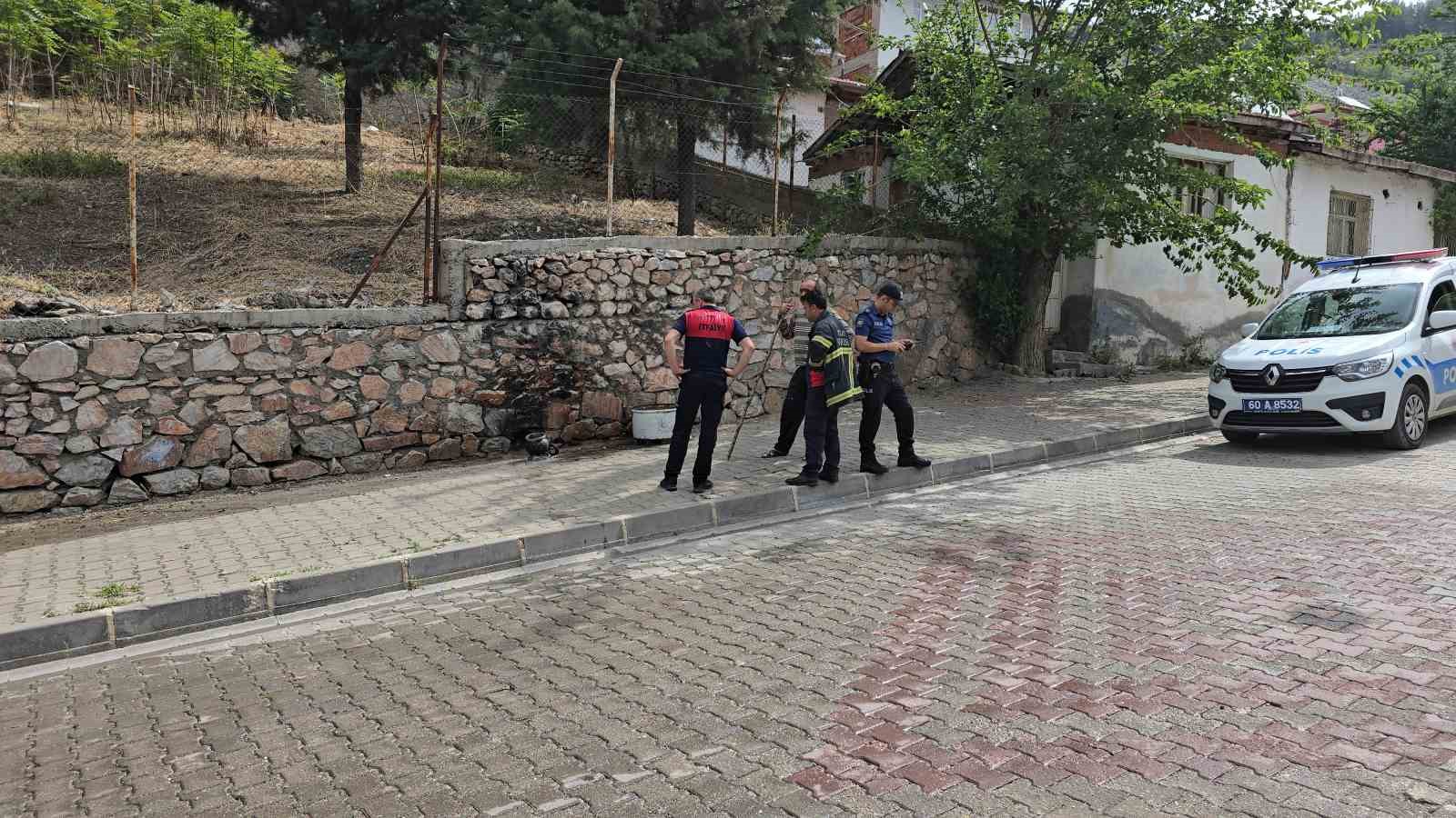 Tokat’ta çay içmek için yaktığı mutfak tüpü alev aldı
