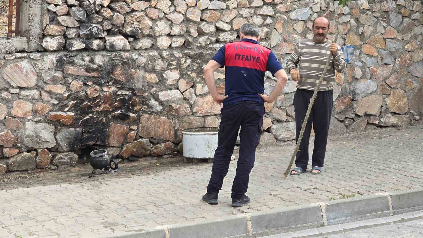 Tokat’ta çay içmek için yaktığı mutfak tüpü alev aldı
