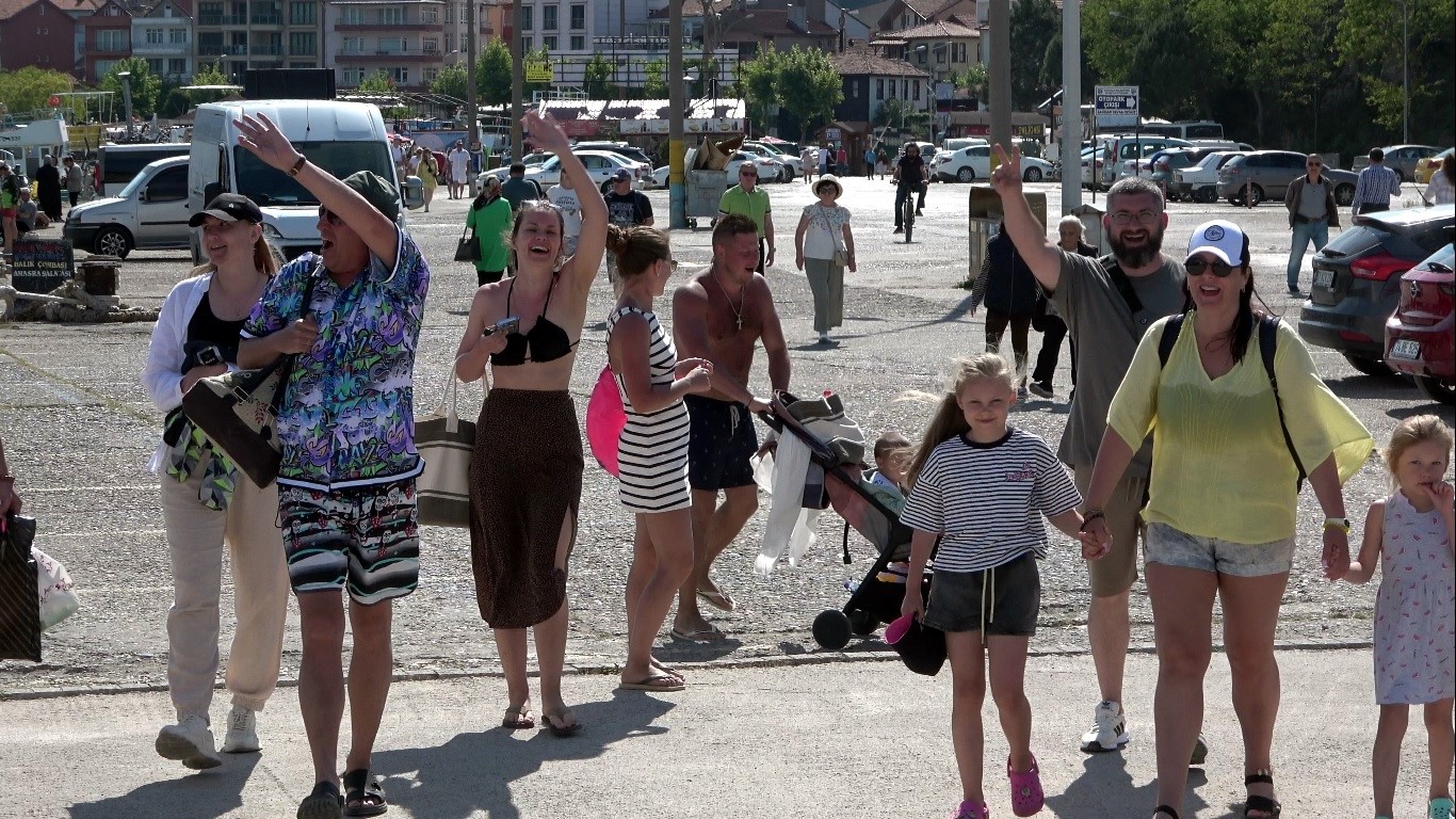 Rus turistler Amasra’ya doyamıyor
