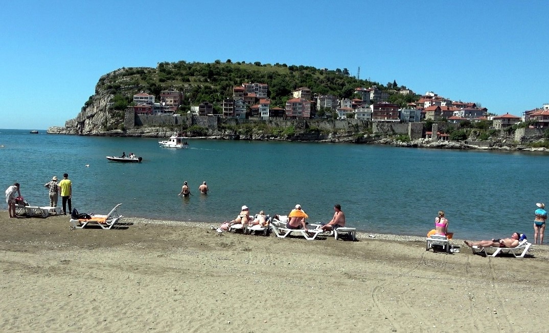 Rus turistler Amasra’ya doyamıyor
