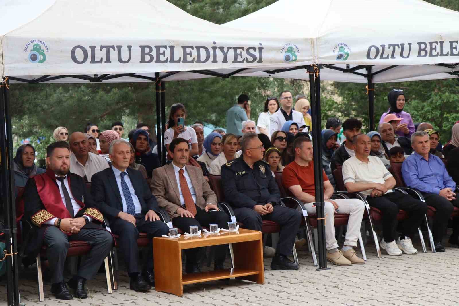 Oltu Meslek Yüksek Okulu’nda mezuniyet coşkusu
