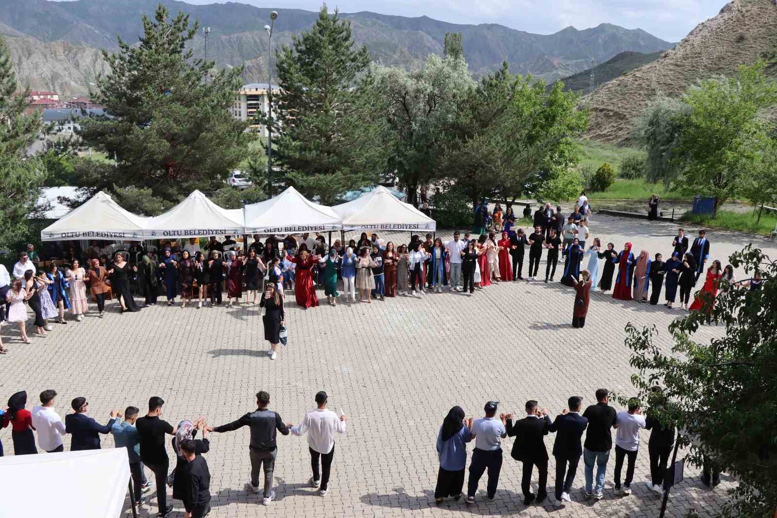 Oltu Meslek Yüksek Okulu’nda mezuniyet coşkusu
