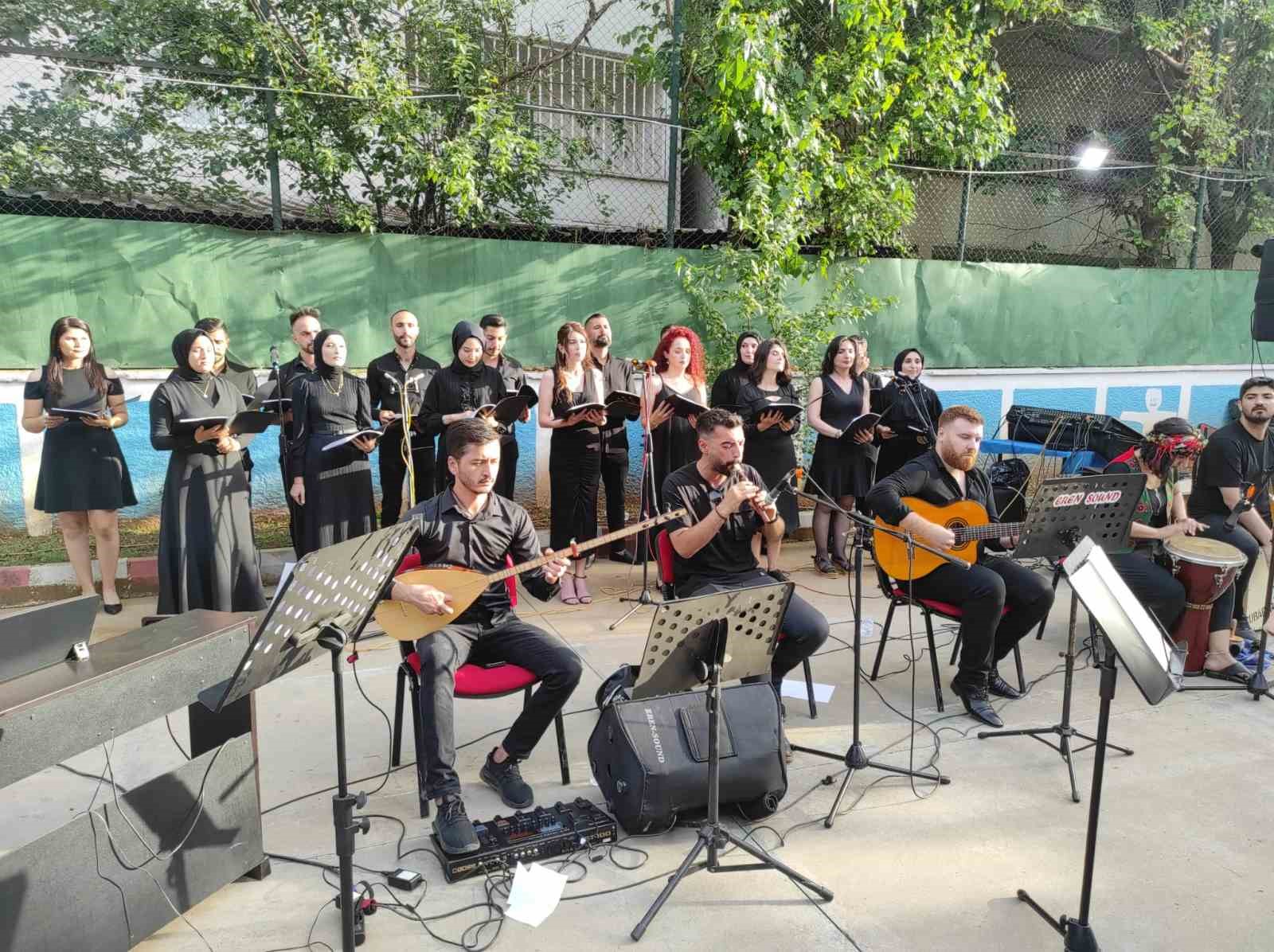 Mereto Dağı eteklerinde düzenlenen konser yoğun ilgi gördü
