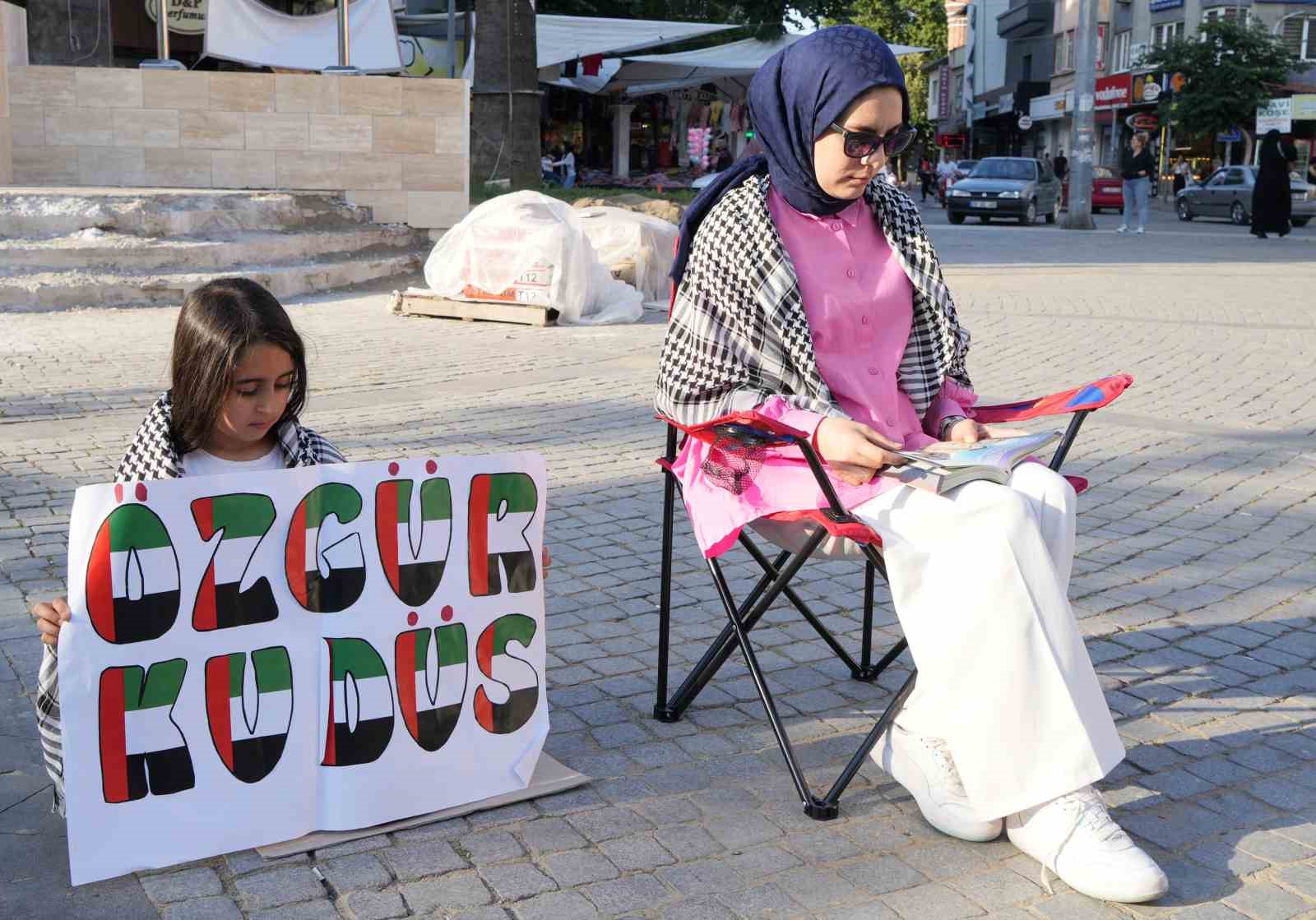 Cumhuriyet Meydanında Filistin için sessiz eylem
