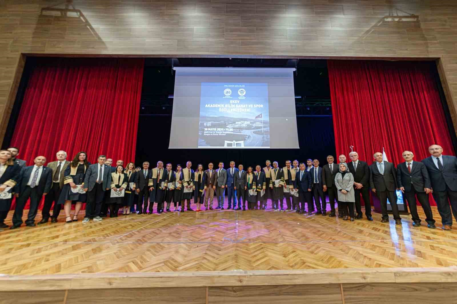 Akademik Bilim, Sanat ve Spor Ödülleri sahiplerini buldu
