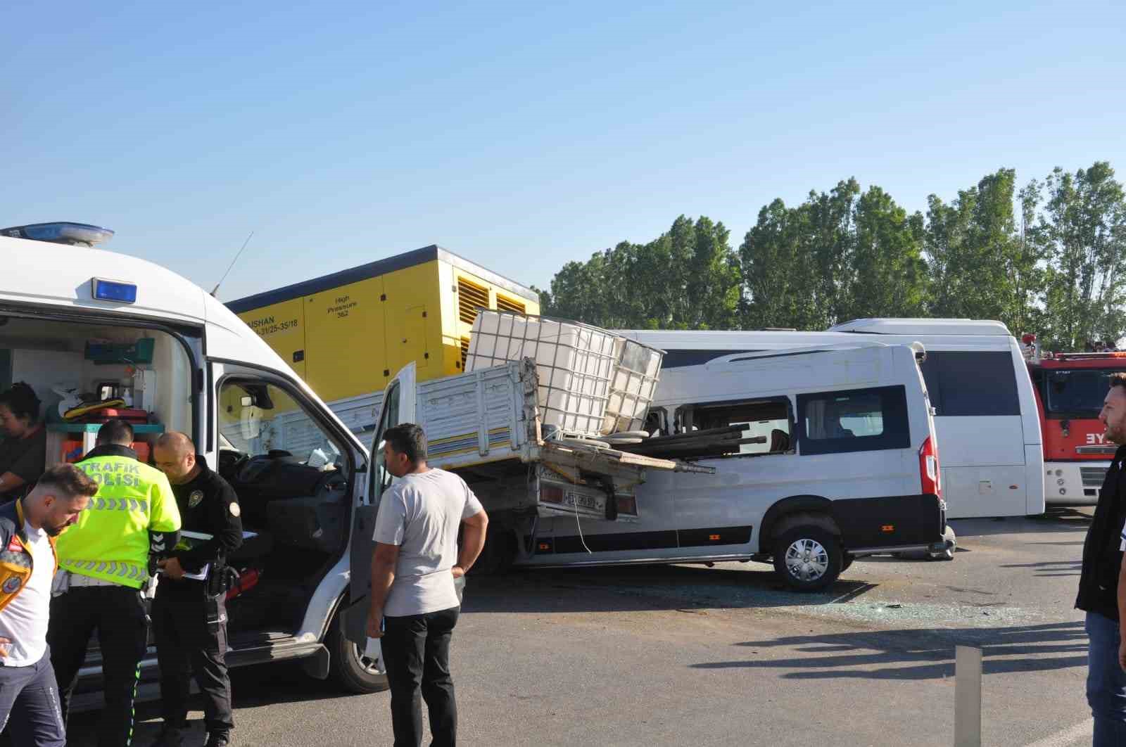 Tekirdağ’da feci kaza: 18 işçi hastaneye kaldırıldı
