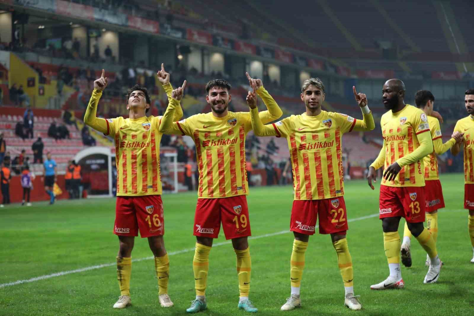 Kayserispor’da 38 maçta 33 futbolcu oynadı
