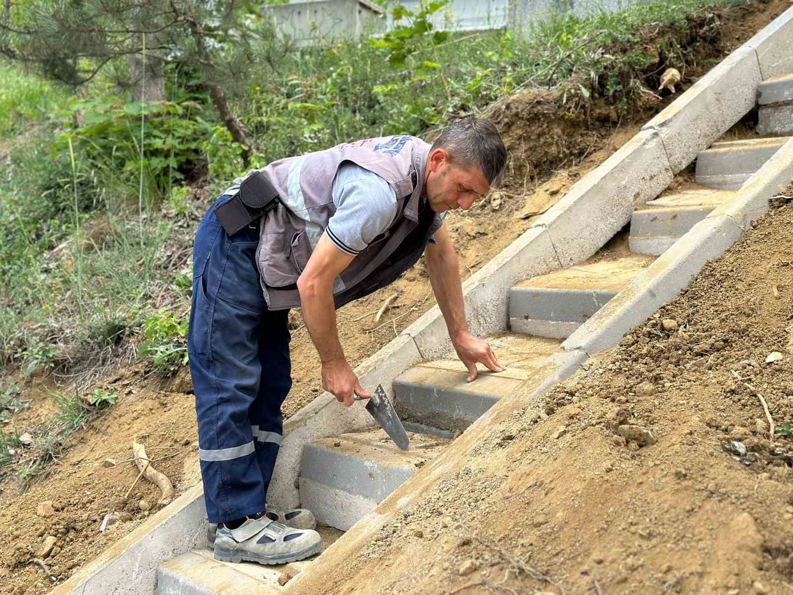 Bozüyük Belediyesi’nden mezarlıkta temizlik ve bakım çalışmaları
