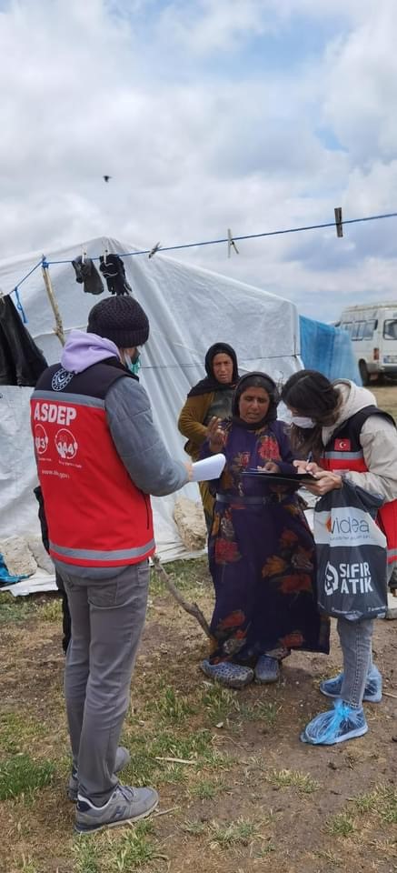 Çadır kentlerde yaşayan mevsimlik işçilere rehberlik yapıldı
