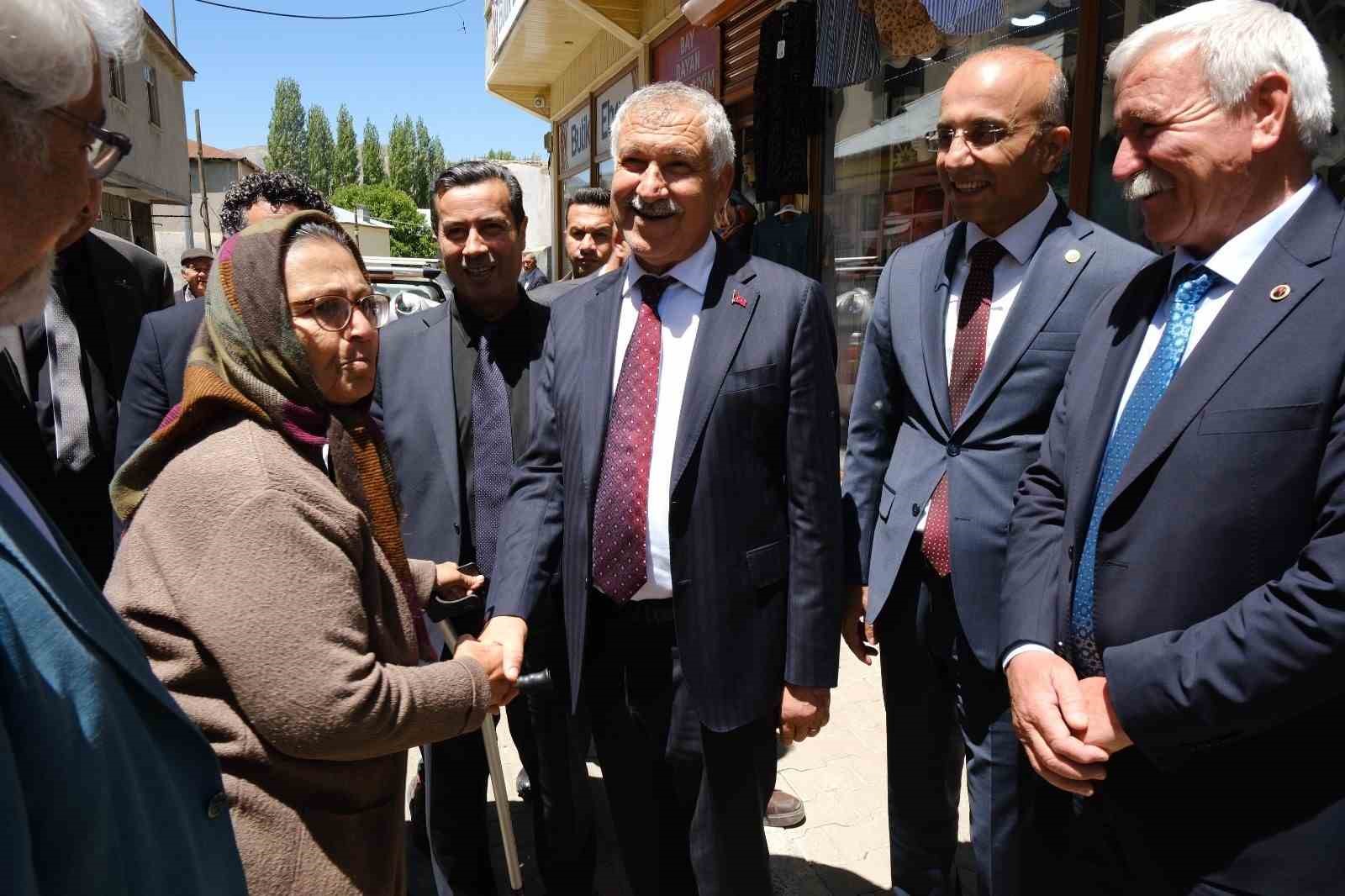 Zeydan Karalar, Pınarbaşı’nda tekrarlanacak seçim öncesi Deniz Yağan’a destek verdi
