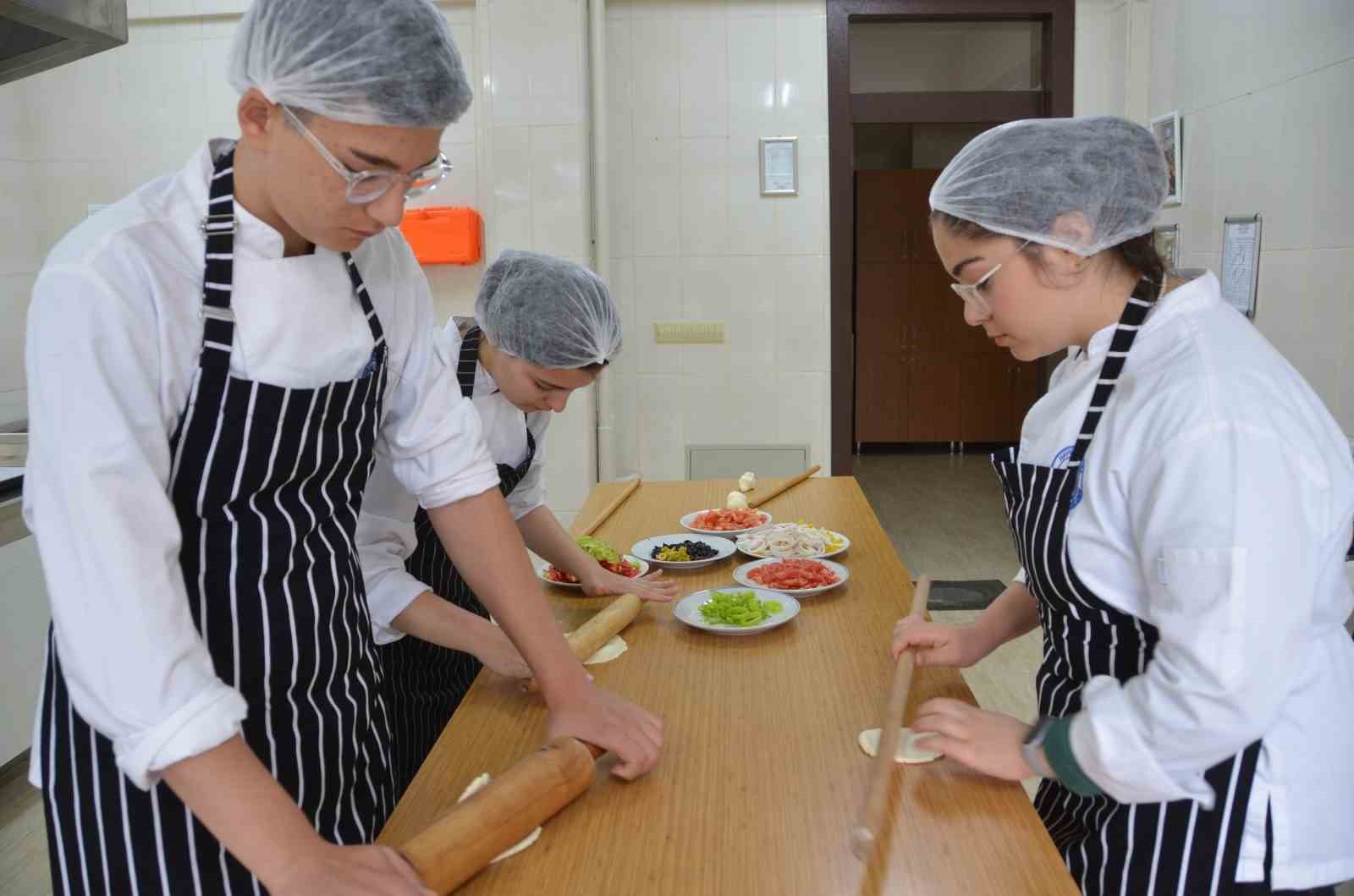 Öğrenciler dikkat çekmek için glütensiz pizza hazırladı
