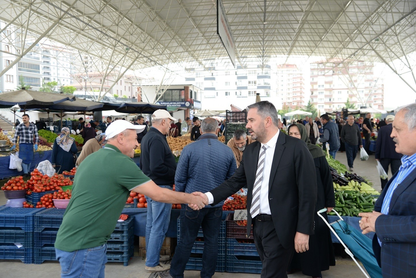 Pursaklar Belediye Başkanı Çetin’den pazar ziyareti
