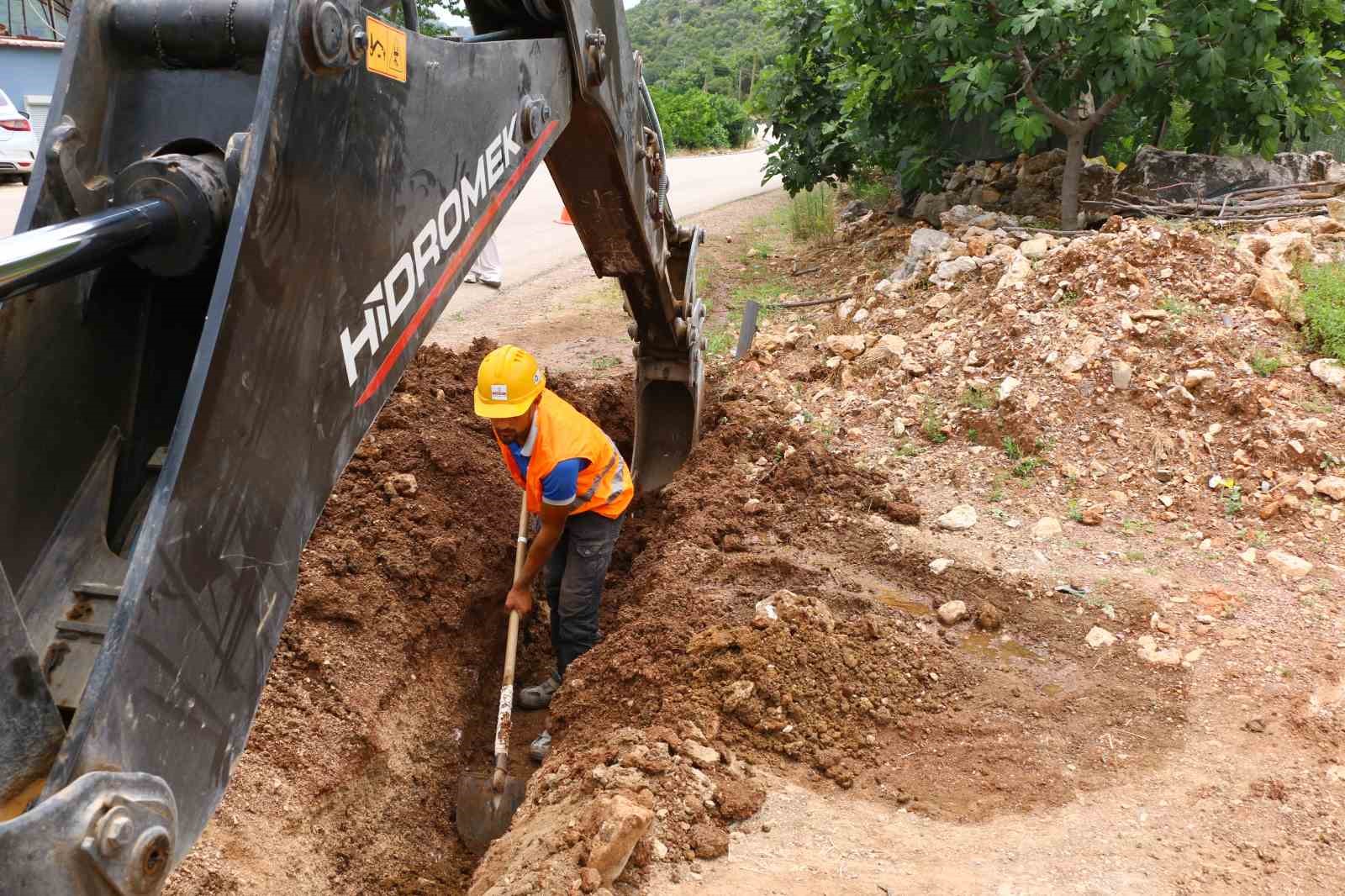 ASAT Adrasan Sahil Caddesi içme suyu hattını yeniliyor
