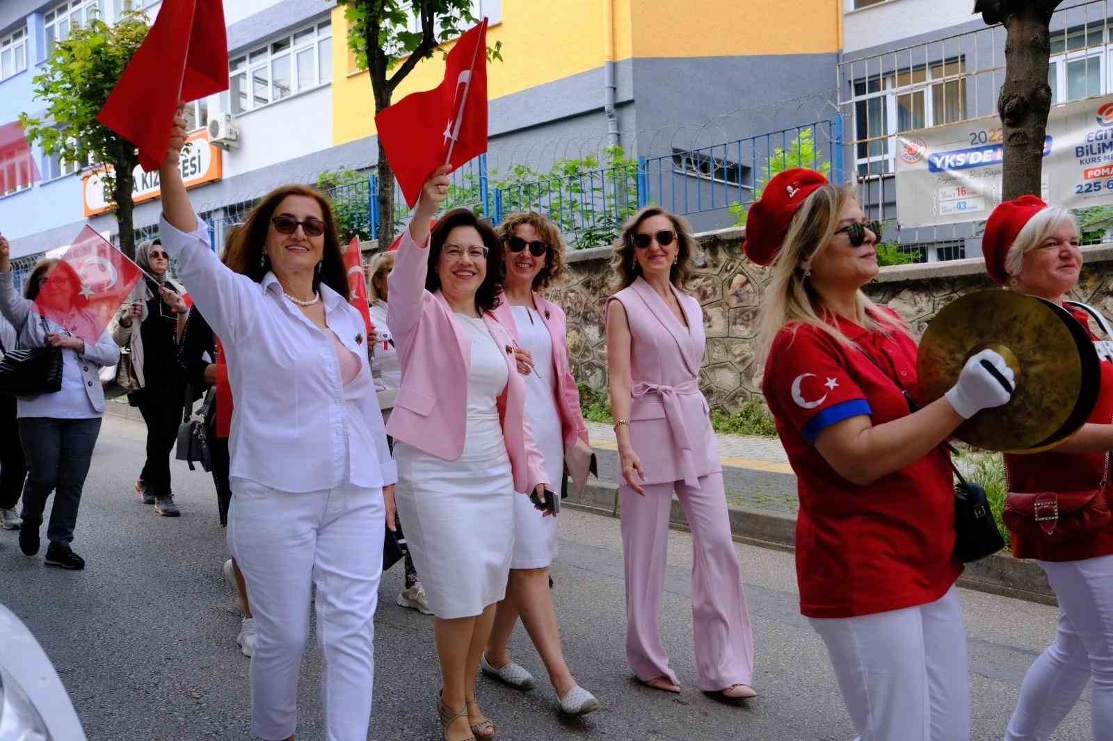 Bursa Kız Lisesi mezunları mantı gününde buluştu
