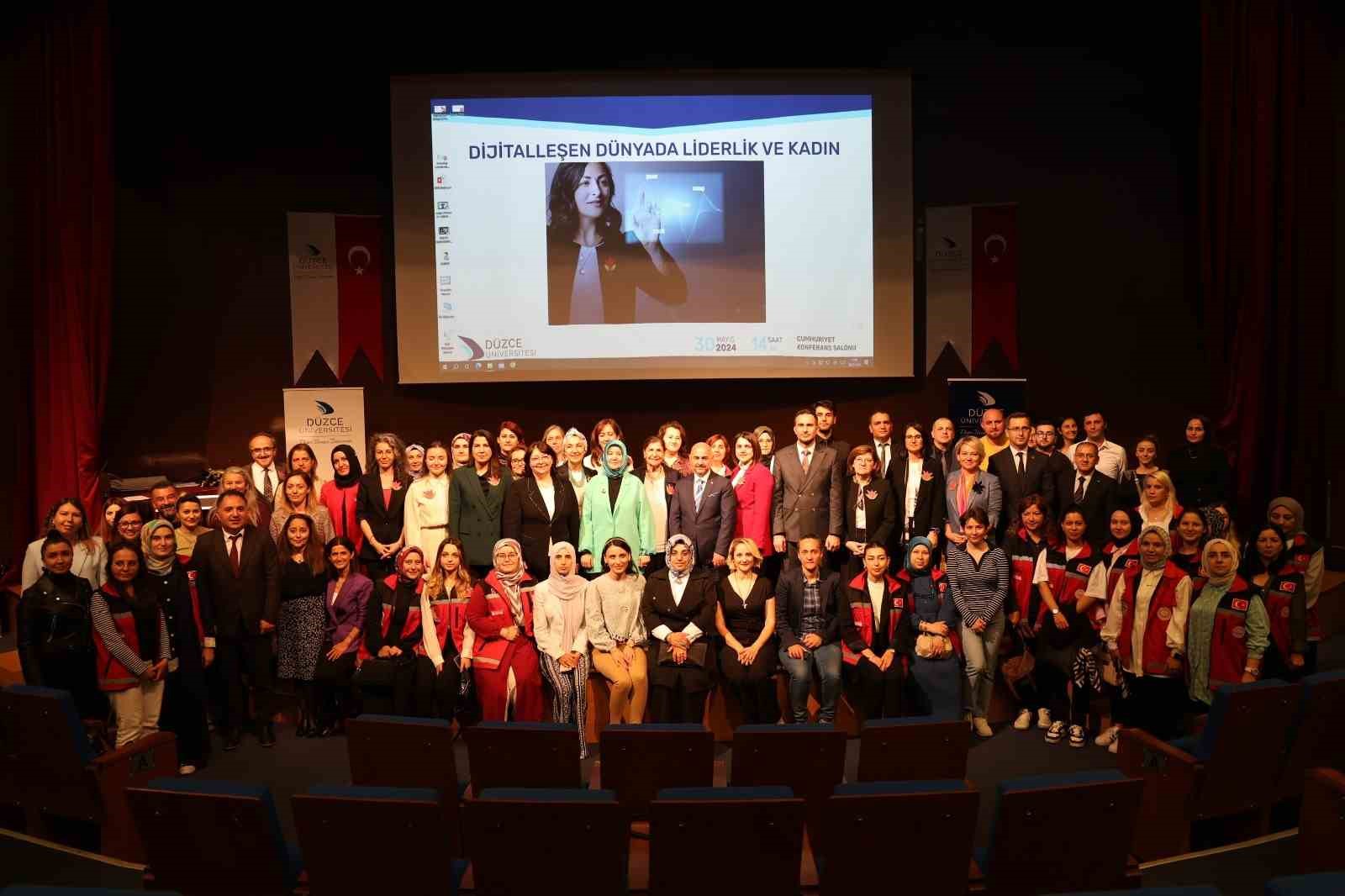 Dijitalleşen dünyada liderlik ve kadın konuşuldu
