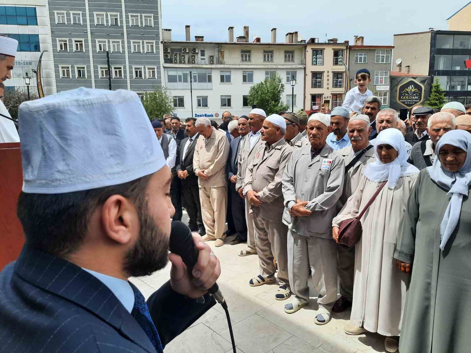 Kars’tan hacı adayları kutsal topraklara uğurlandı
