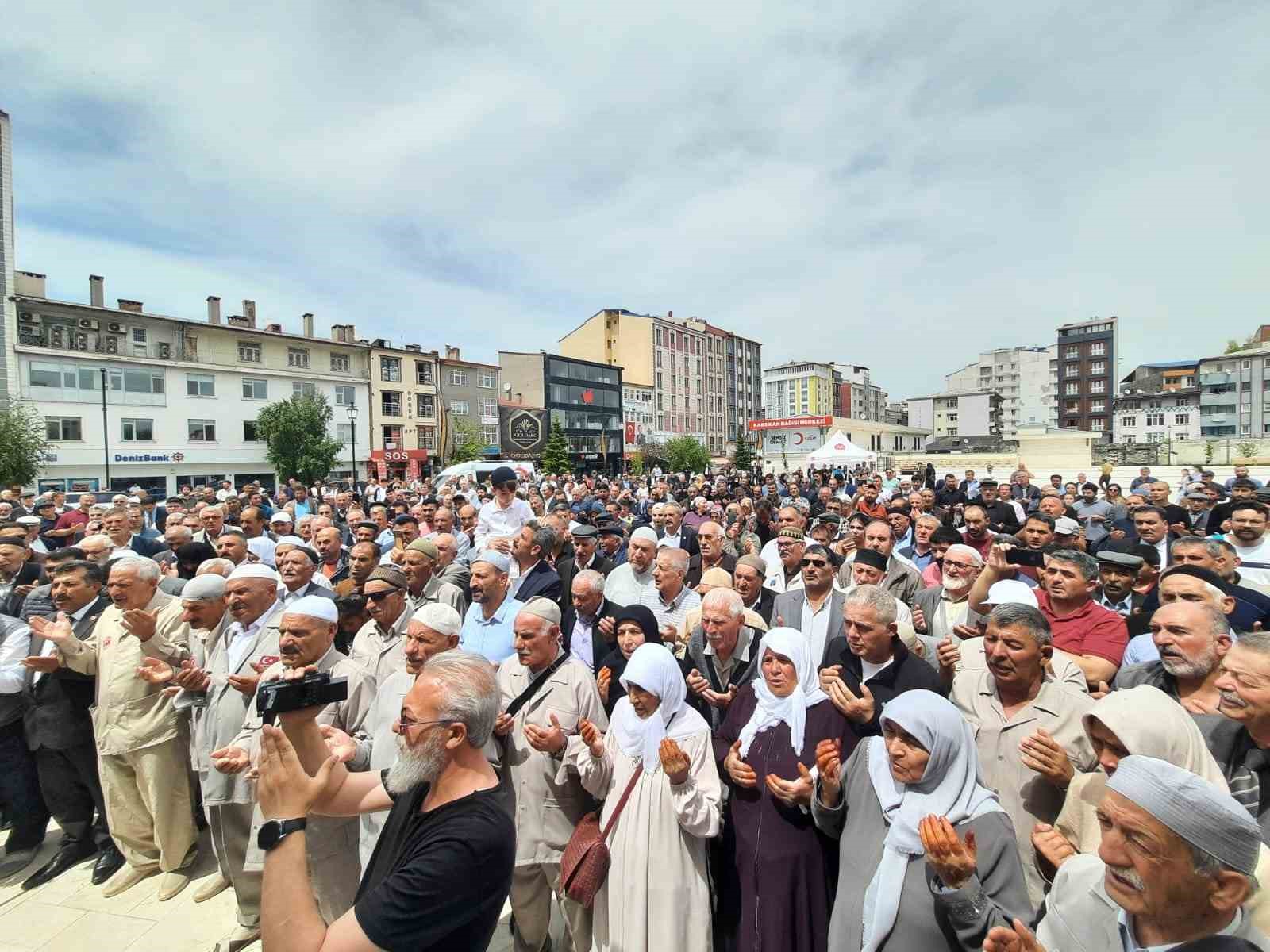 Kars’tan hacı adayları kutsal topraklara uğurlandı
