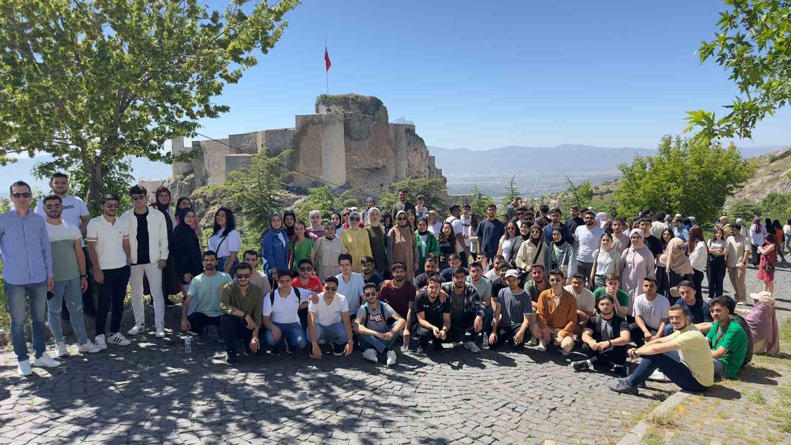 Fırat Üniversitesi öğrencileri Harput’u gezdi
