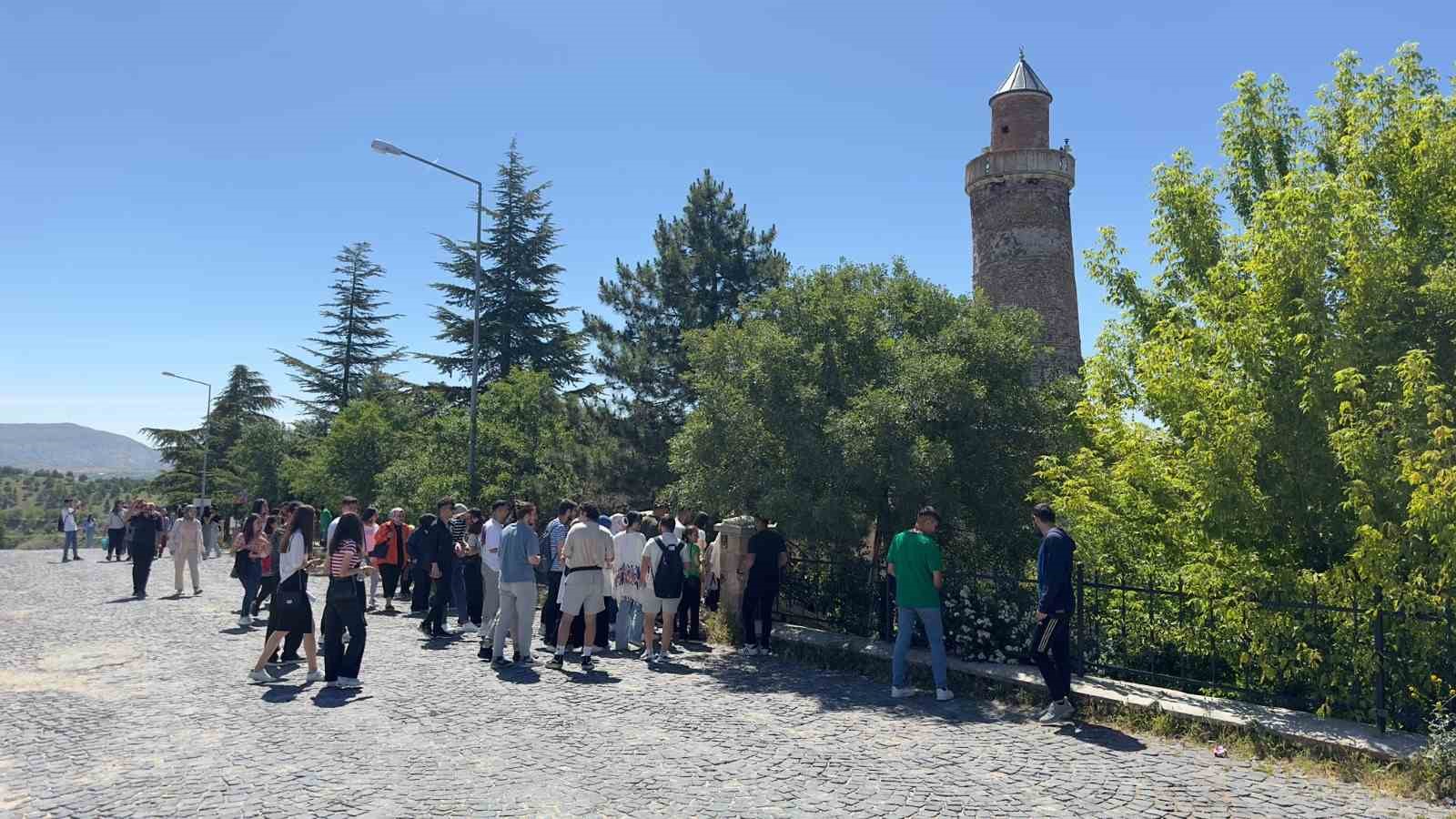 Fırat Üniversitesi öğrencileri Harput’u gezdi
