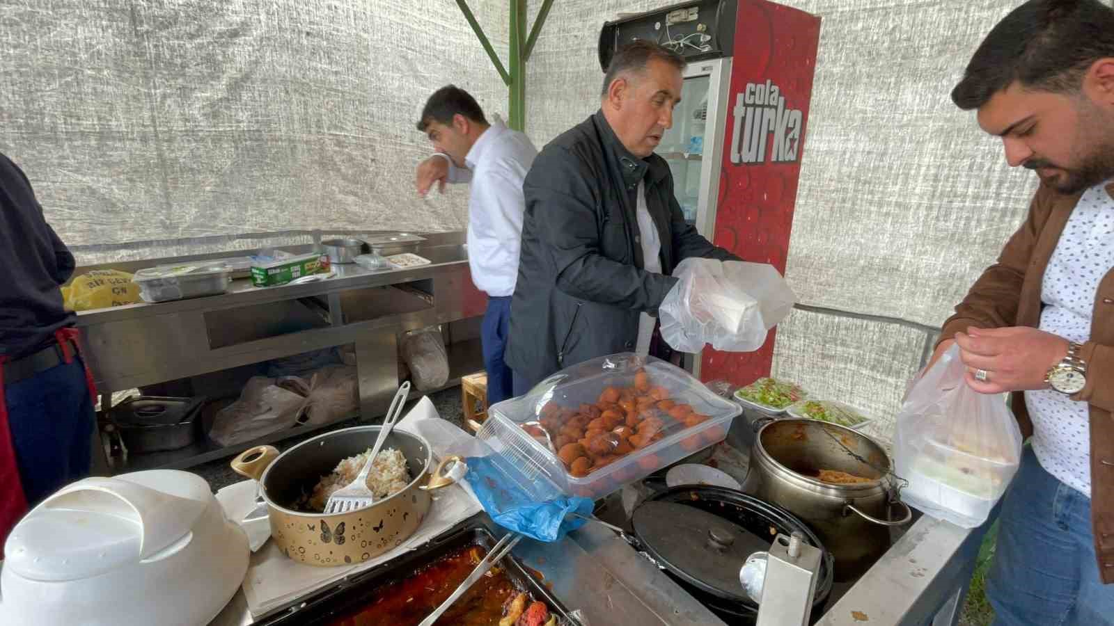 Tatvan’da öğrenciler için “hayır çarşısı” kuruldu
