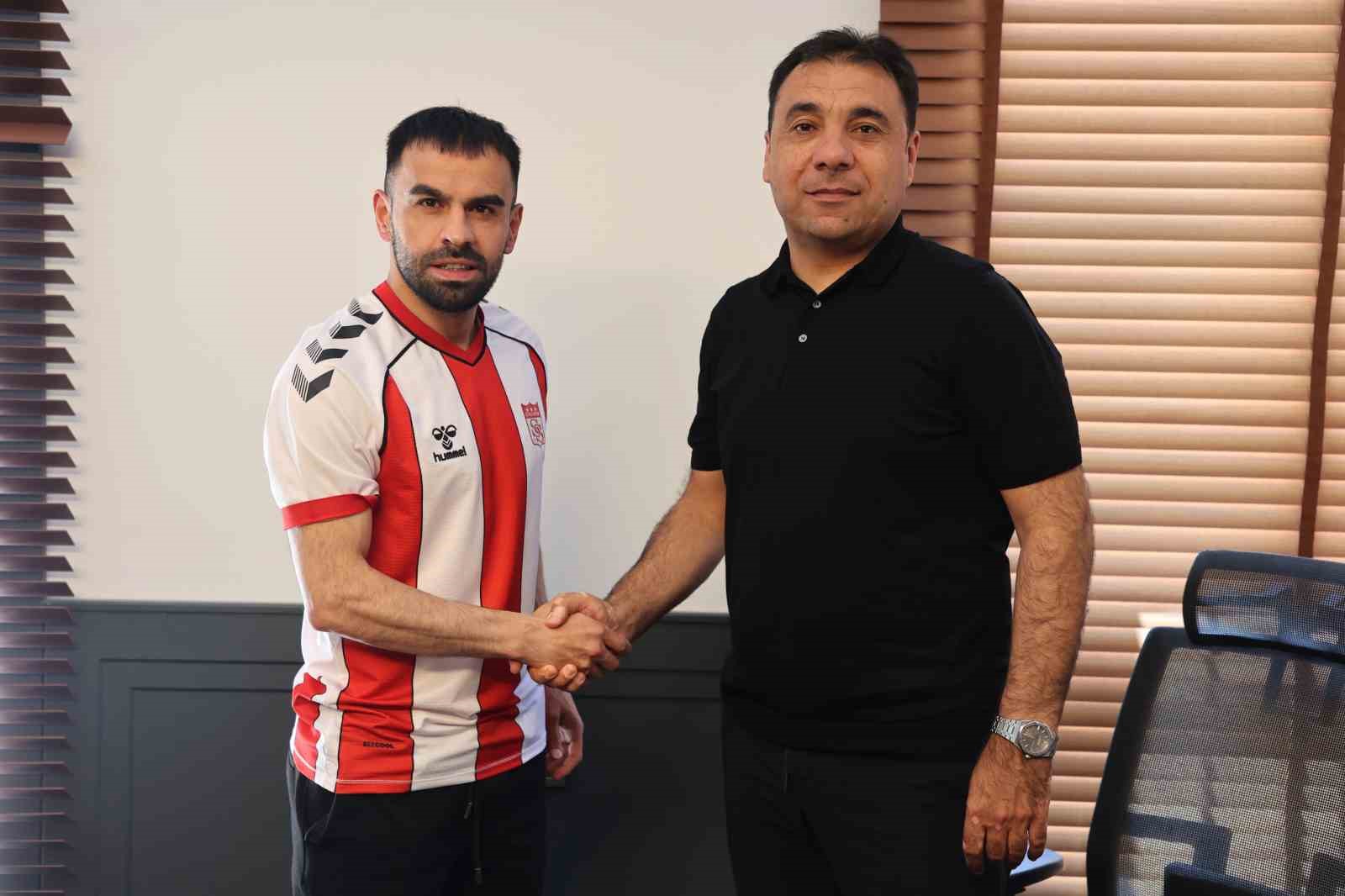 Murat Paluli 2 yıl daha Sivasspor’da
