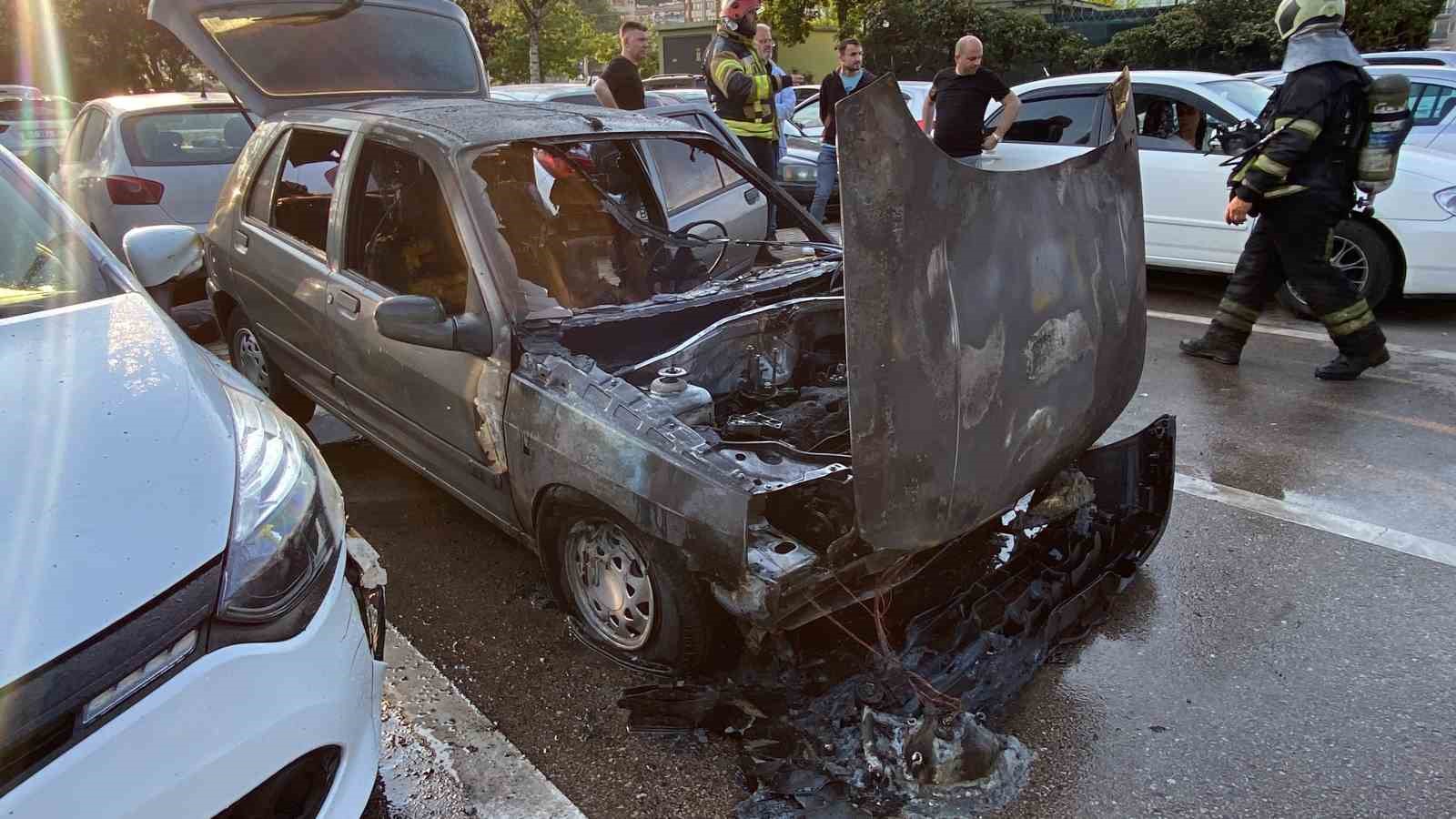 Otomobilde yangın paniği: Sürücü ölümden döndü
