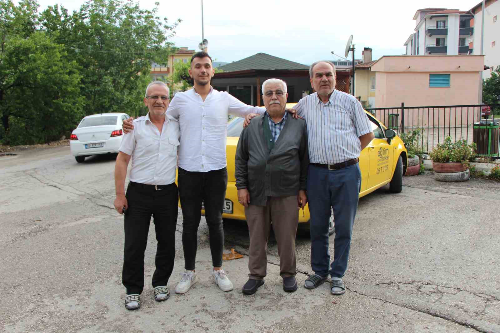 Amasya’da sele kapılan kadını, taksici kurtardı: O anlar kamerada
