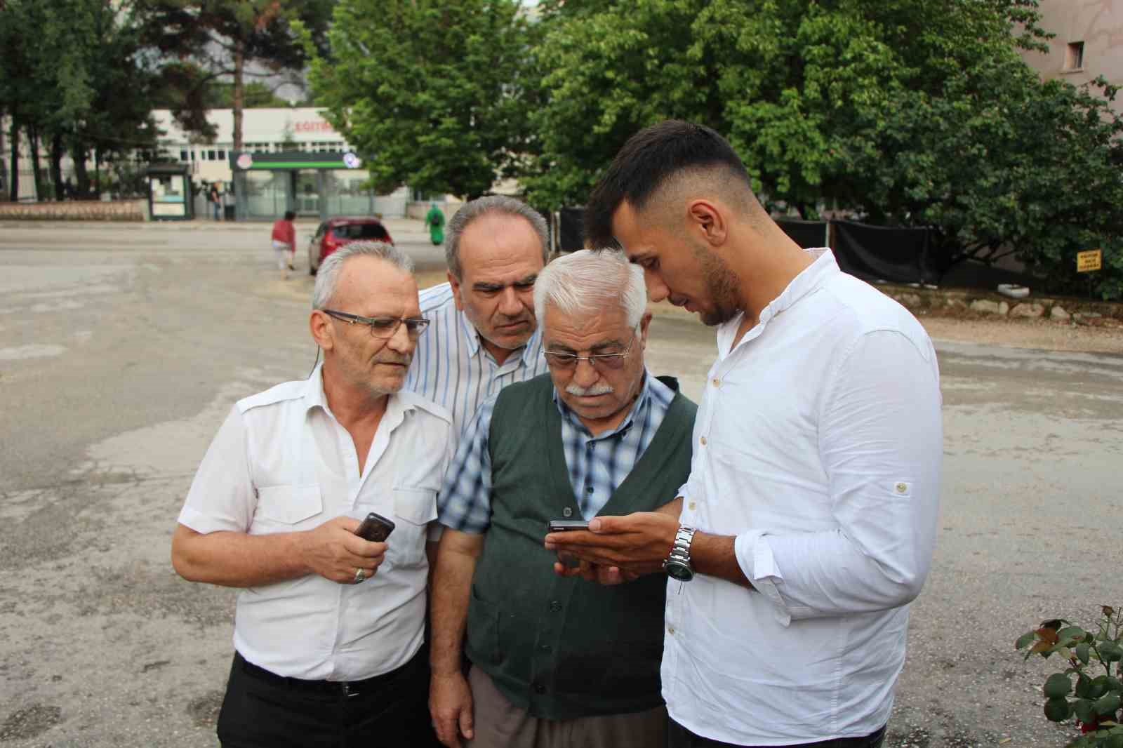 Amasya’da sele kapılan kadını, taksici kurtardı: O anlar kamerada
