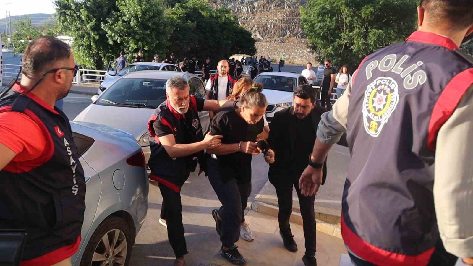 Ortaca’da kızlara istismarda bulunan şahıs ile anne adliyeye sevk edildi
