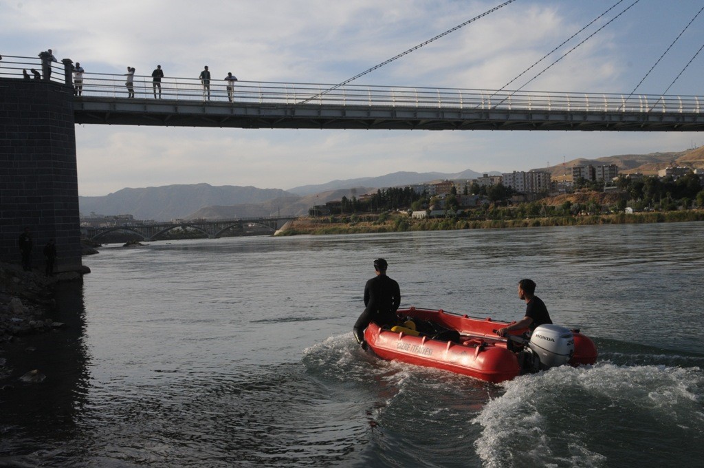 Dicle Nehri’nde bir kişinin kaybolduğu iddiası üzerine arama çalışması başlatıldı
