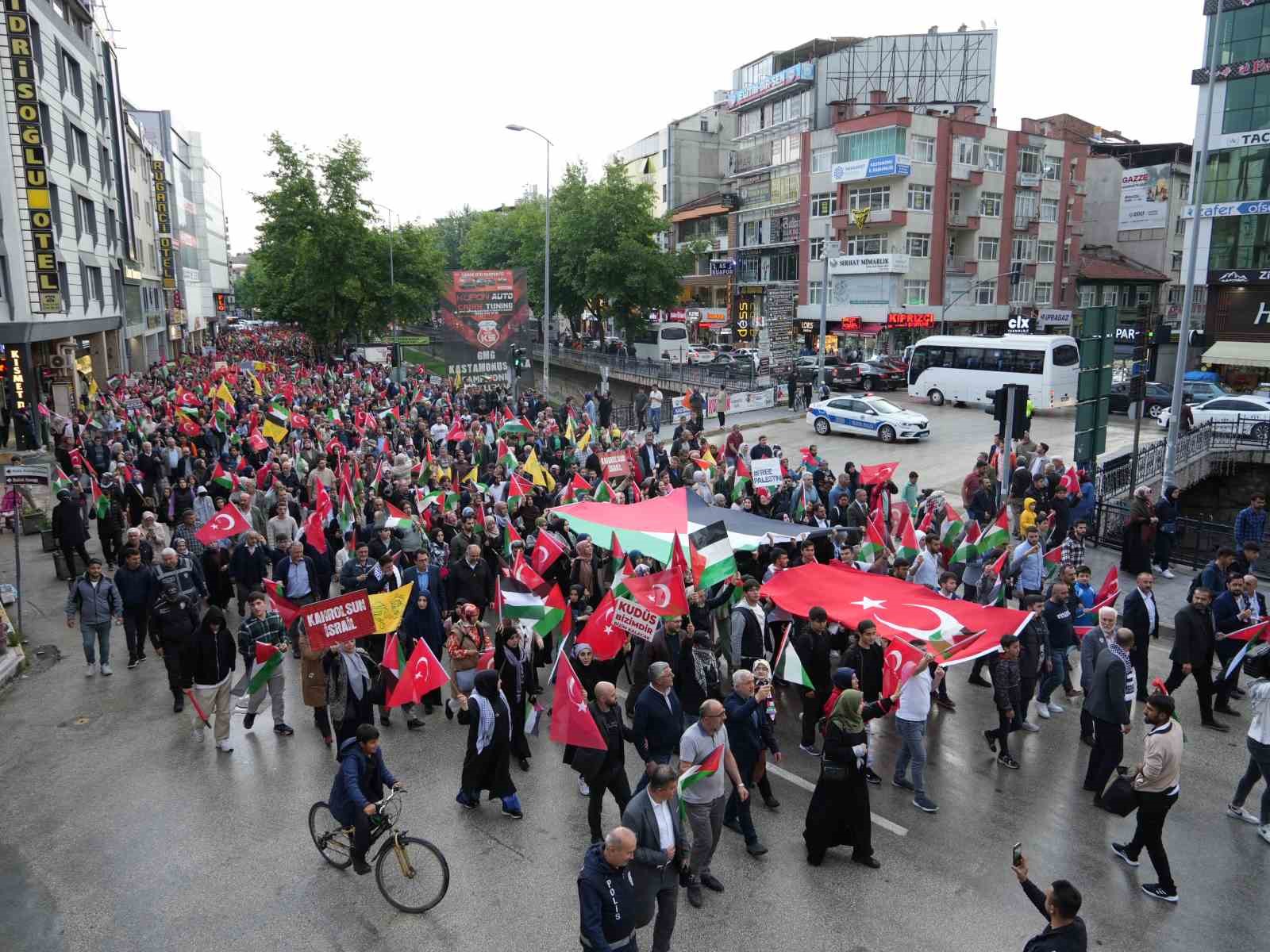 Kastamonu’da binlerce vatandaş İsrail’i protesto etti
