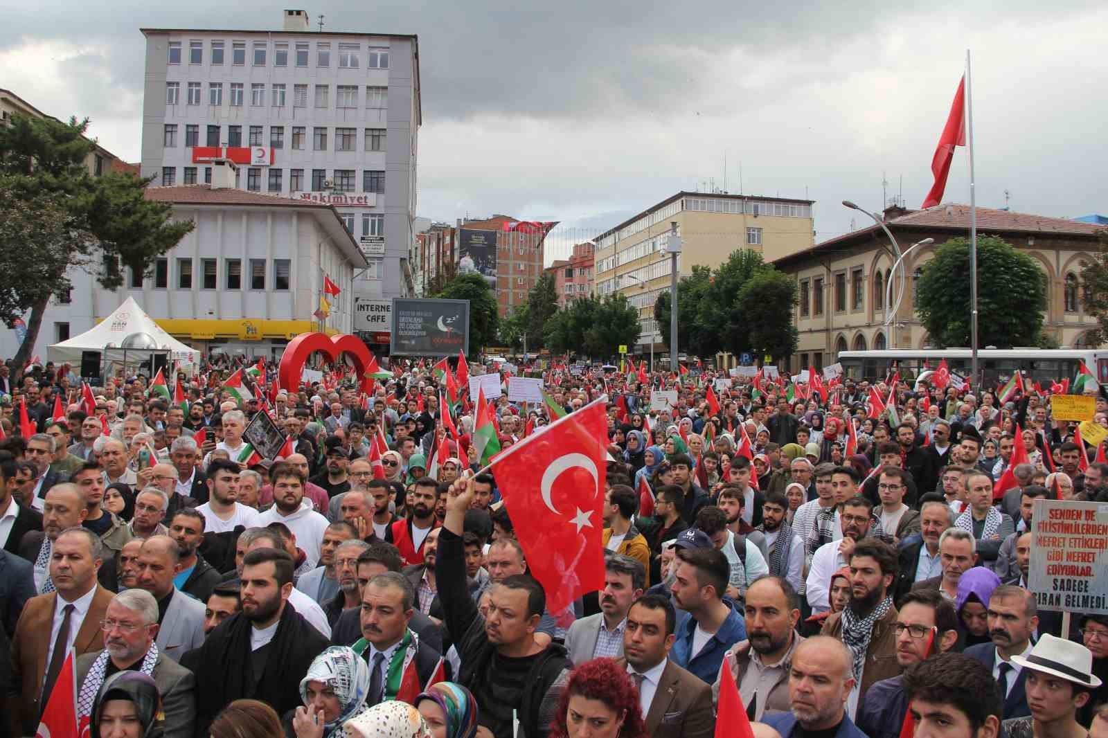 Çorum’da binlerce kişi özgür Filistin için yürüdü
