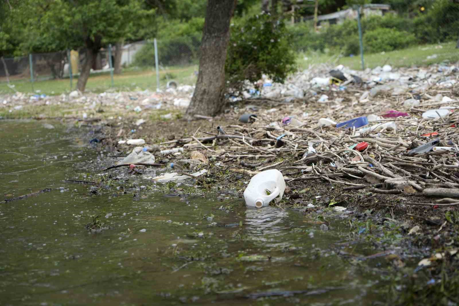 Gümüşhane’deki mahallenin çöplerle olan derdi bir türlü bitirilemiyor
