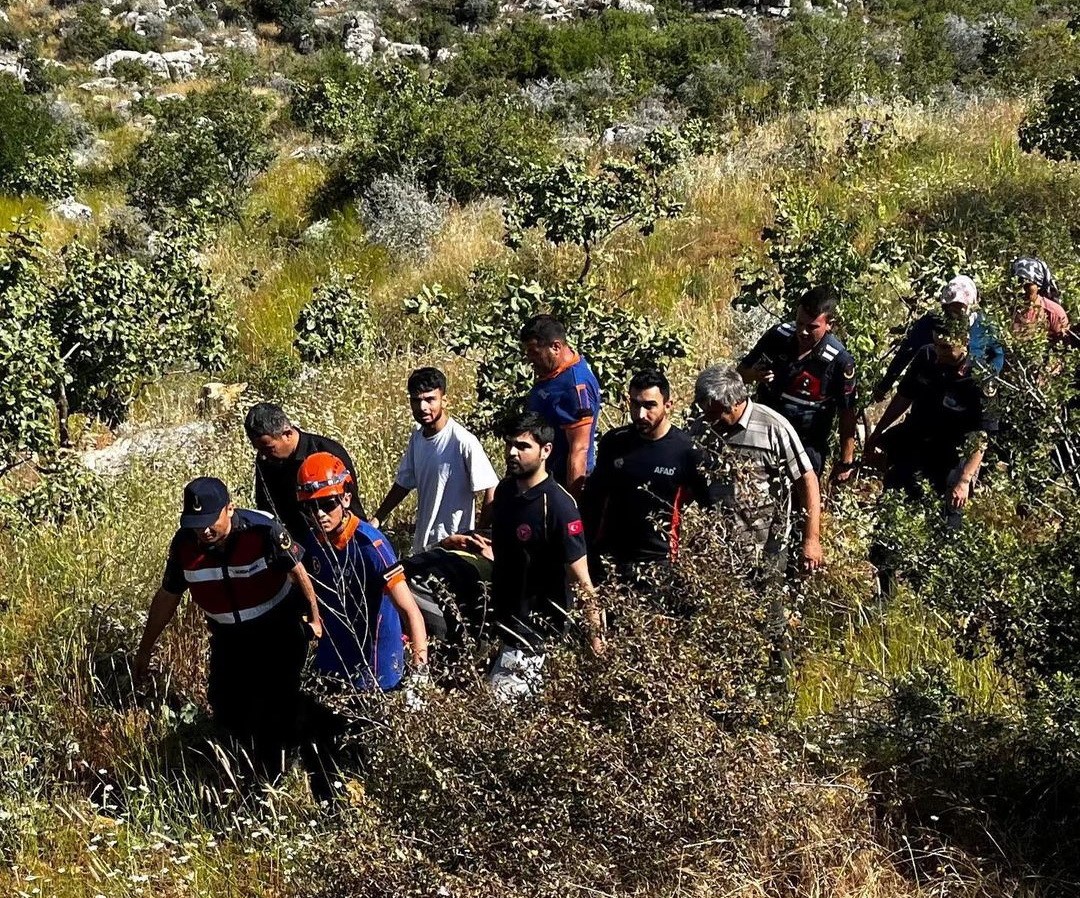 Kayalıklardan düşen şahıs ağır yaralandı
