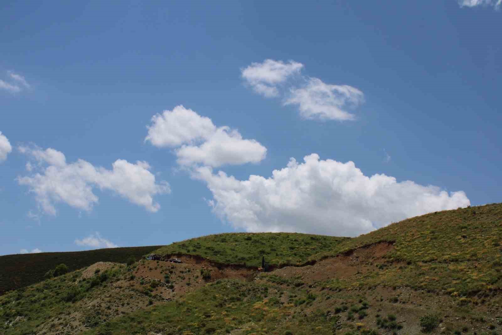 Derecik ilçesinde su ve yol çalışmaları başladı
