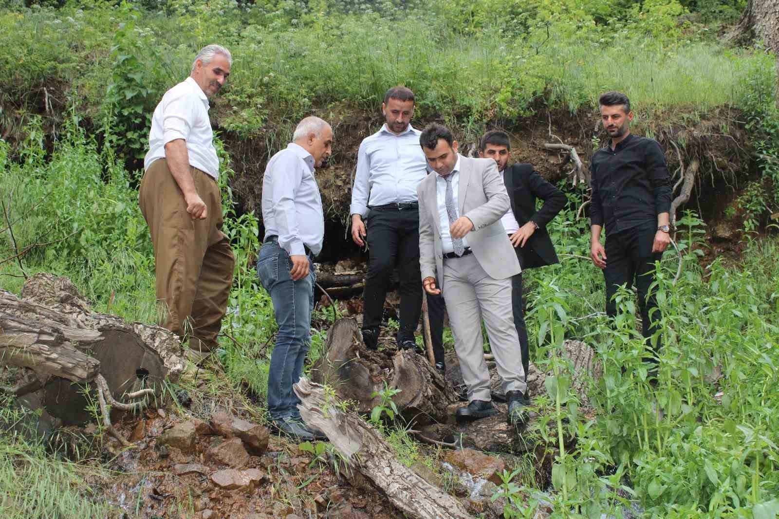 Derecik ilçesinde su ve yol çalışmaları başladı
